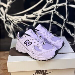 New Balance Lavender Size 8 Kids
